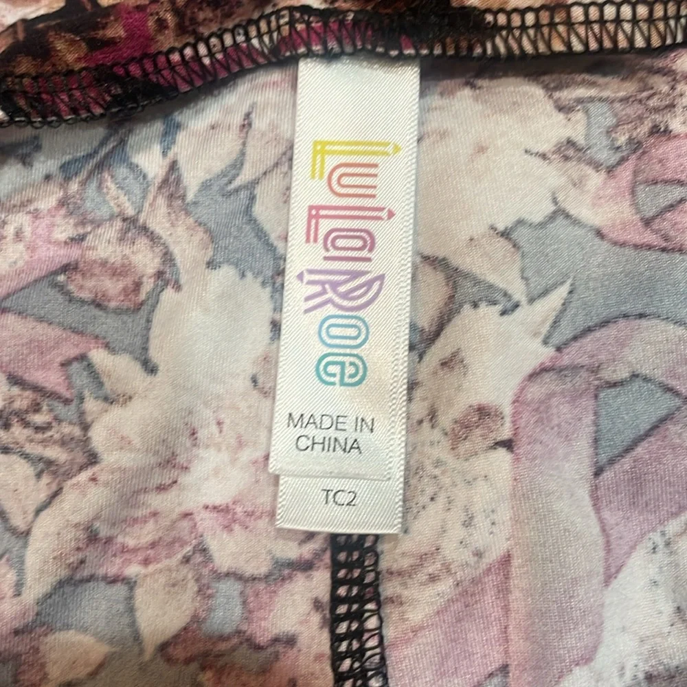 LulaRoe Breast Cancer Awareness Leggings 🎀 - Picture 3 of 3